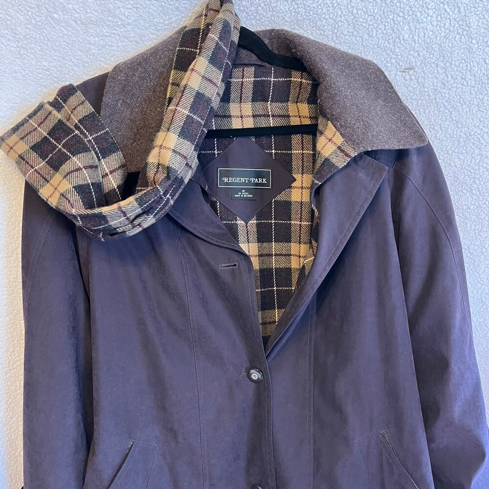 VTG Regent park purple trench coat with plaid lining and matching scarf size 16